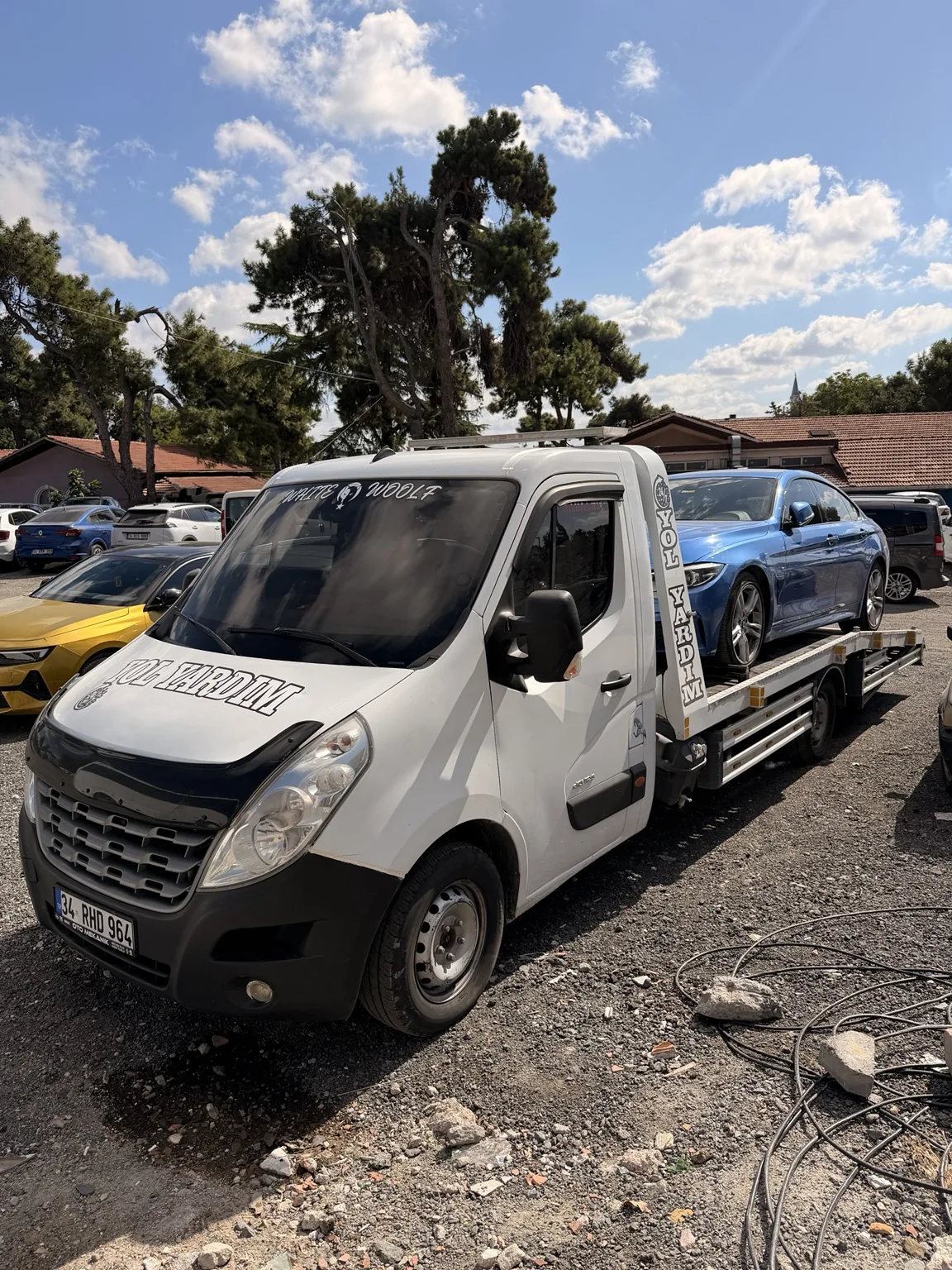 ERK oto kurtarıcı aracı, üzerinde taşınan otomobil ile